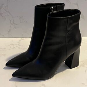 Like New Marc Fisher Pointed Toe Heeled Ankle Boots